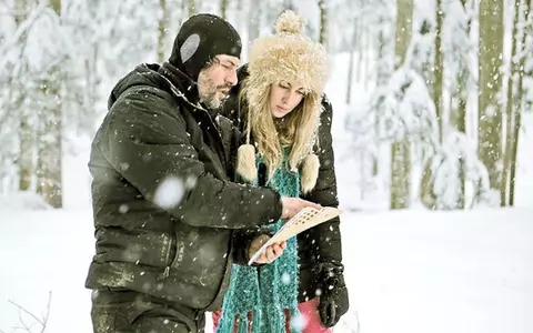 Cine este iubita lui Vali Bărbulescu de la Ferma? Sunt împreună de 10 ani, dar îi face ochi dulci colegei sale, Otniela