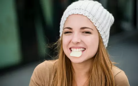 5 tipuri de alimente care îți pot afecta dantura atunci când sunt consumate frecvent