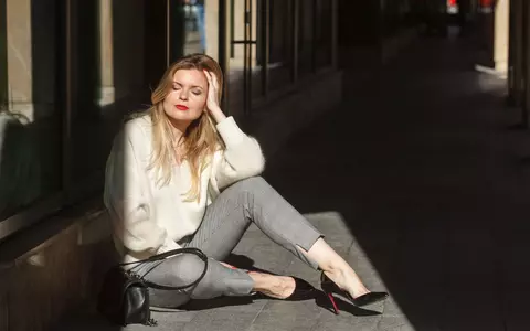 Ce lucruri nu trebuie să-ți lipsească niciodată din poșetă: kit de supraviețuire urbană