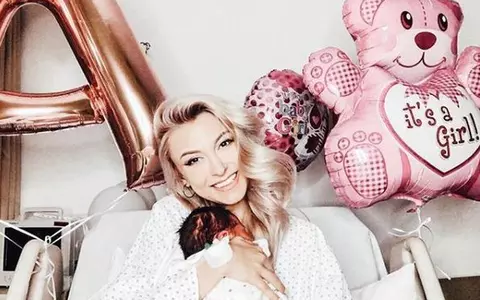 Andreea Bălan a fost externată. Primele imagini cu proaspăta mămică după ce a ieșit din spital