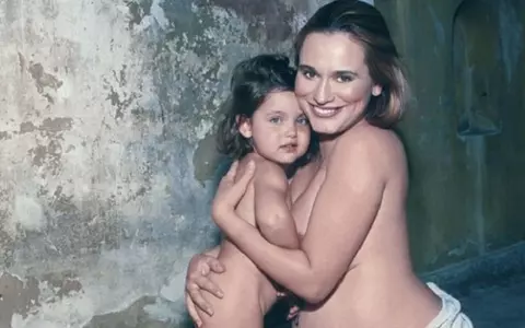 Fotografie document. Andreea Esca a pozat goală în urmă cu 16 ani alături de fiica ei, Alexia