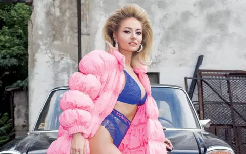 ”Da, mamă, m-am făcut brunetă!” Delia, schimbare de look majoră. A renunțat la blond
