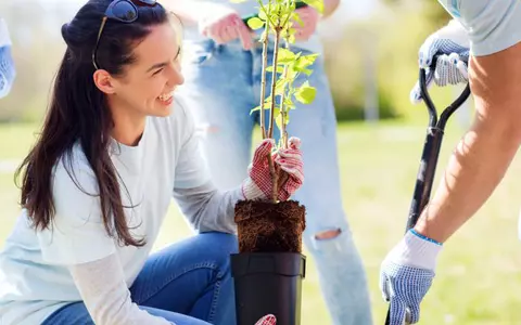 3 motive să faci voluntariat! Nu doar îi ajuți pe alții ci și pe tine