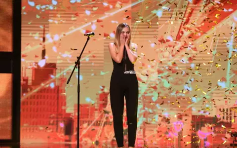 ROMÂNII AU TALENT. Cine este Daniela Machidon, studenta la Medicină, care a obţinut Golden Buzz de la Florin Călinescu