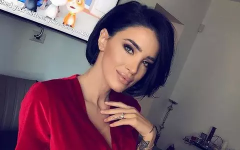 Imagine de senzație cu Adelina Pestrițu și fiica ei la piscină. Vedeta arată impecabil în costum de baie!