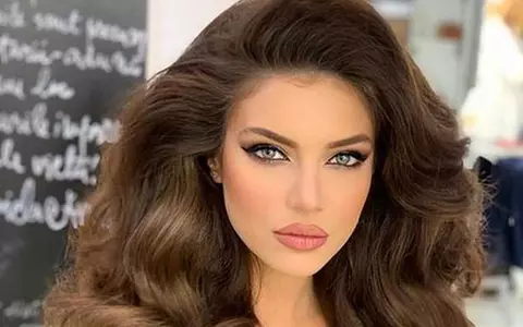 Dovada supremă că Angelina Jolie de România nu are operații estetice. Christina Ich a postat o fotografie de la 7 ani. Mai rar așa copil frumos!