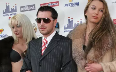 Îl mai ții minte pe excentricul Fizz? Cu ce se ocupă acum cântărețul care nu ieșea din casă fără blănuri