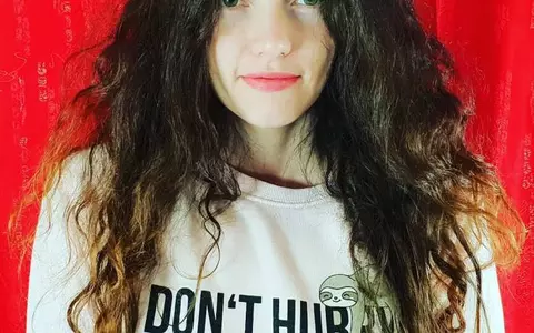 Cine este Izabela Stress, cel mai de succes român pe YouTube! Câștigă 40.000 de dolari pe zi din videoclipuri în care face slime!