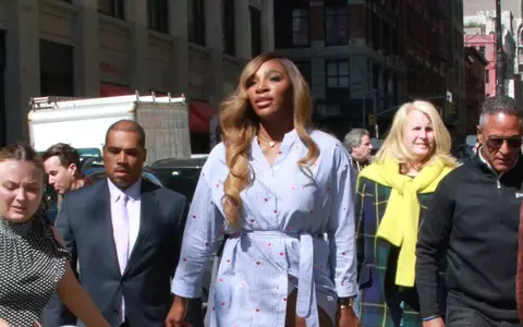 Serena Williams, cu lenjeria la vedere pe străzile din New York. Jucătoarea de tenis are un look nou
