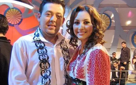 Cum arată și cu ce se ocupă fratele mai mare al Andrei. El a învățat-o să cânte!