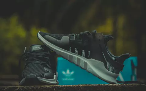 (P) Pantofi sport la modă - cum îi porţi în această primăvară