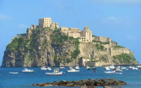 (P) AeroVacanțe lansează pachetele turistice în Insula Ischia
