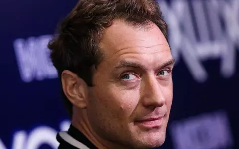 A zis adio burlăciei! Jude Law s-a însurat în secret