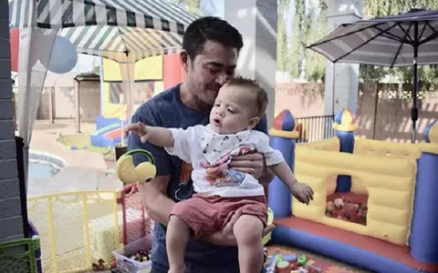 Caz unic în lume! Bărbatul a născut de trei ori natural! Cum arată acum Thomas Beatie și copiii