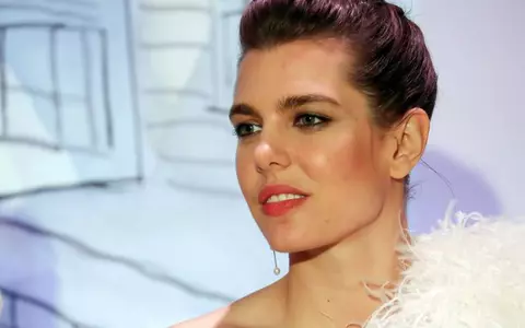 Prima imagine de la nunta nepoatei lui Grace Kelly! Charlotte Casiraghi a purtat colierul de diamante Cartier al bunicii sale