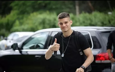 Ce bolid conduce Ianis Hagi la 20 de ani! Mașina costă peste 50.000 de euro