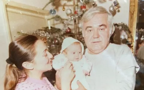 Cum arată fiica lui Dem Rădulescu. Irina are 33 de ani şi seamănă foarte bine cu tatăl ei: „Am fost feblețea și slăbiciunea lui!”