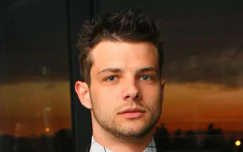Sigur vi-l mai amintiți pe Voicu Pânzar, celebrul șofer-topmodel al Monicăi Columbeanu! Ricky e mai bogat decât ați putea crede!
