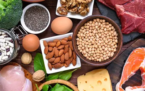Câte proteine trebuie să mâncăm zilnic? Nutriționistul te învaţă de unde să le iei, chiar dacă eşti vegetarian sau vegan