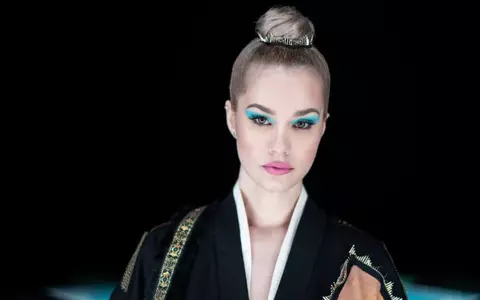 Feli a fost o victimă a bullyingului. În noul clip, “Omule, deschide ochii”, și-a vărsat tot amarul / MESAJUL emoționant al artistei