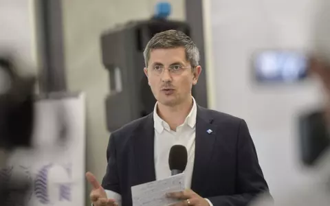 Cum arată și cu ce se ocupă soția lui Dan Barna, candidat la președinție. Olguța Totolici este colegă de birou cu soțul Vioricăi Dăncilă!