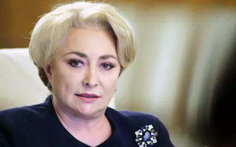 Viorica Dăncilă, apariție surprinzătoare la malul mării! Ținuta ei neașteptată a atras toate privirile