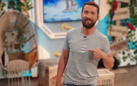 Reacţia lui Dani Oţil când şi-a văzut iubita în rochie de mireasă. Naşul Mihai Bobonete a făcut anunţul despre nuntă!