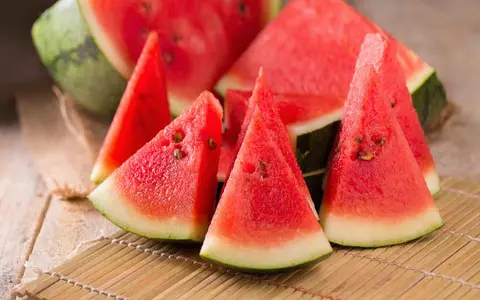 PEPENELE ROȘU, printre super-alimentele perfecte pentru detoxifierea de vară. De ce trebuie să mânânci pepene în fiecare zi