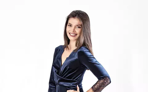 Alina Pușcaș, însărcinată în ultimul trimestru, s-a afișat în costum de baie, la plajă. Ce burtică are!