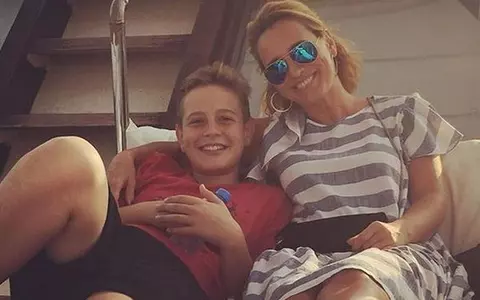 Andreea Esca și familia, așa cum nu i-ai mai văzut! Foto adorabile cu Alexia Eram și Aris Melkior de acum 16 ani. EXCLUSIV!