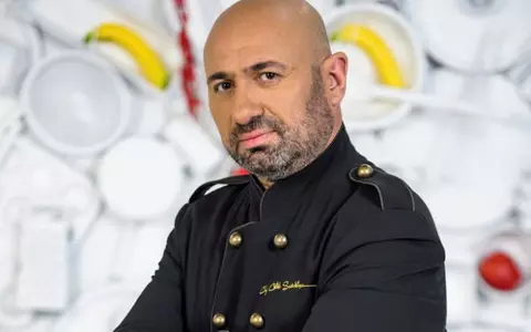 Cătălin Scărlătescu, surprins în aeroport cu o brunetă simpatică. Juratul ”Chefi la cuțite” o ducea în vacanță