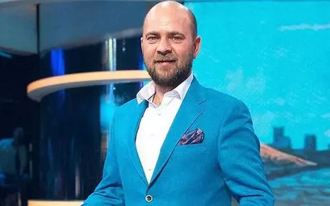 Cosmin Seleși a ajuns pe mâna chirurgului. Prezentatorul ”Te cunosc de undeva” a fost operat în același timp cu un coleg care avea aceeași boală