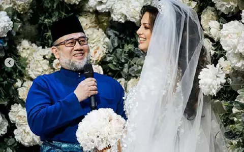 Fostul rege al Malaeziei a divorțat de Miss Moscova 2015. Pentru ea renunțase la tron