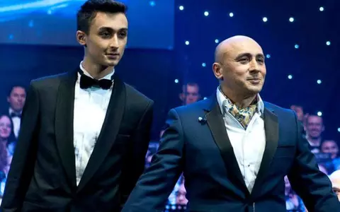 Ce băiat frumos are Marcel Pavel! Sasha are 20 de ani și e copia fidelă a celebrului său tată