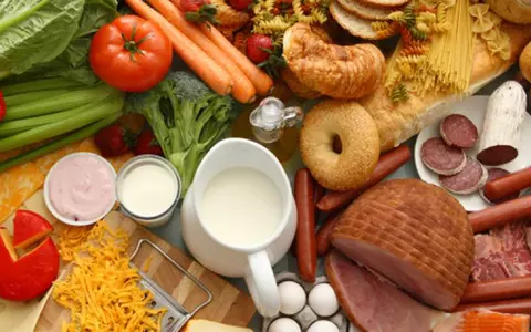 TOP 10 alimente cancerigene pe care le mâncăm zilnic