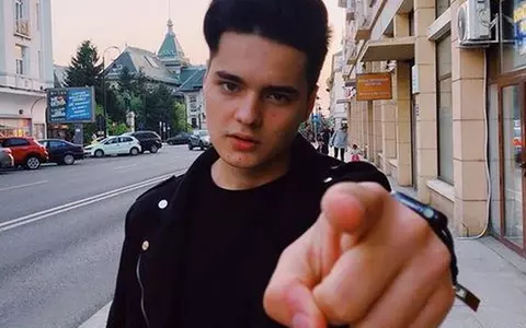 Selly, cel mai celebru vlogger din România, îndrăgostit până peste cap! Cum arată bruneta care i-a furat inima