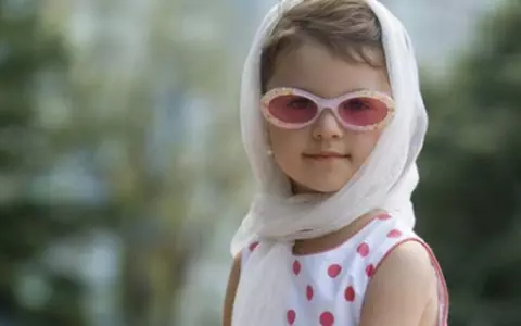 La 16 ani, Cleopatra Stratan și-a schimbat numele, look-ul și a pozat îmbrăcată sumar! Uite cum arată acum