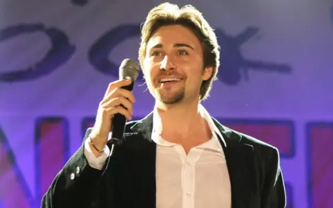 Cine este Elvin Dandel, prezentatorul Cerbului de Aur 2019. Tânărul are un tată celebru!
