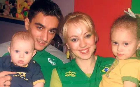 Fiica lui Marian Drăgulescu a trecut prin 4 operaţii complicate, dar este bine acum. La 15 ani, Beatrice este o domnişoară superbă! FOTO!