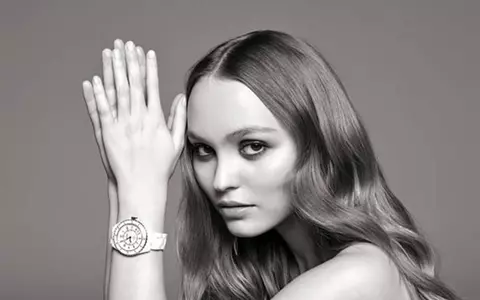 Fiica lui Johnny Depp, surprinsă fără sutien și îngrijorător de slabă pe străzile din București. Lily Rose Depp, din nou anorexică?