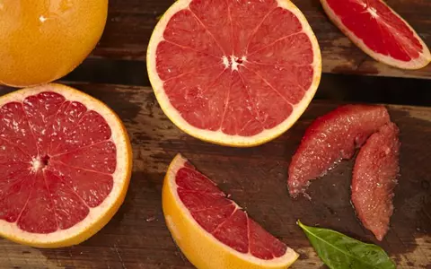 Știai că grapefruit-ul anulează efectul anticoncepționalelor? Riști să rămâi însărcinată dacă mănânci aceste alimente!