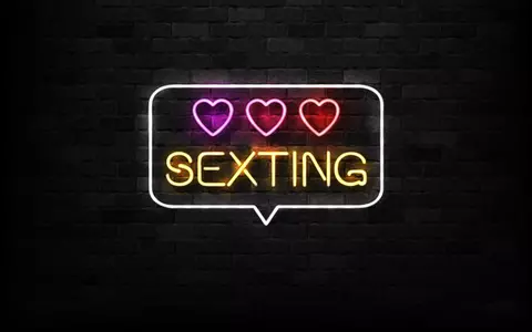 Uneori, prea mult sexting dăunează! Cum te afectează la început de relație