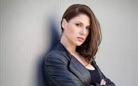 Tilly Niculae suferă de psoriazis şi nu se fereşte să recunoască. A postat o fotografie în care se văd clar semnele bolii: „Psoriazisul mă termină psihic, plâng de usturime!”