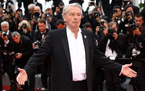 Momente dramatice pentru Alain Delon. Actorul de 83 de ani a suferit un accident cardio-vascular cerebral! Care e starea sa de sănătate acum