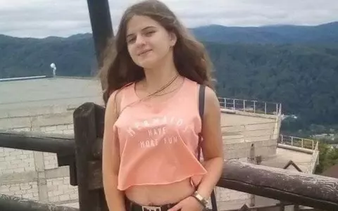 Ultima fotografie a Alexandei Măceșanu cu părinții ei! Poza a fost făcută la biserică, cu doar câteva zile înainte ca fata să fie răpită de Gheorghe Dincă