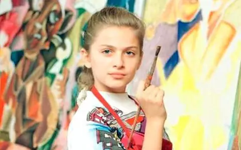 O mai ții minte pe Alexandra Nechita, supranumită ”micuța Picasso”? Cum arată acum și ce cadou incredibil a primit de ziua ei!