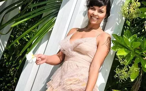 O mai știi pe Andreea Popescu, dansatoarea Deliei? Bruneta și-a schimbat complet stilul de viață și arată diferit. Transformarea este uluitoare!