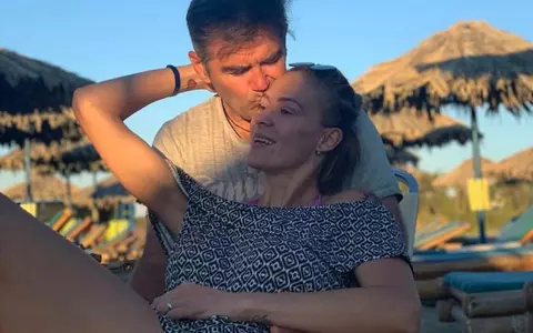 Roxana Ciuhulescu şi soţul ei, declaraţii siropoase şi îmbrăţişări pe plajă: „Suflete pereche” . Fotografii de pus în ramă!