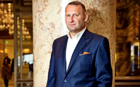 Femeile din viața lui Viorel Cataramă, candidat la Președinție: un divorț, o despărțire cu scandal și o căsătorie la 58 de ani!