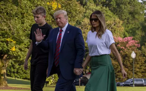 Lecție de stil de la Melania Trump! Prima Doamnă a Americii poartă de mai multe ori pantofii de brand